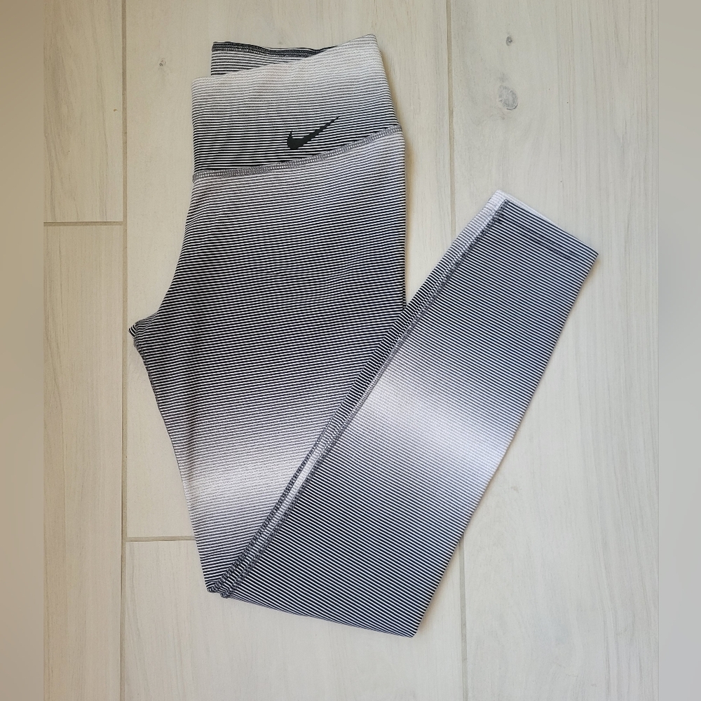 Nike Leggings Size Medium Gray, Black & White NWOT Rare